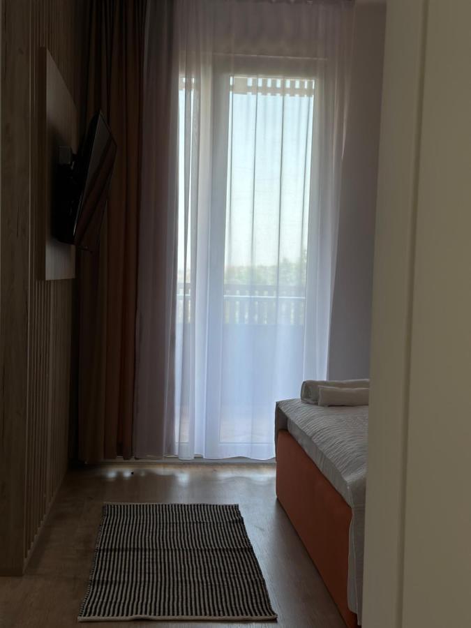 Hotel Restaurant Natyra E Qete Лежа Экстерьер фото